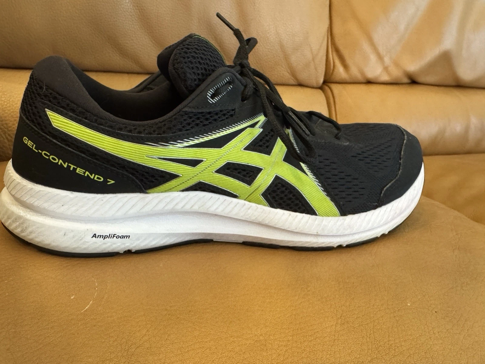 Scarpe da ginnastica uomo Asics Gel Contend 7 nere e neon con tomaia in rete. Tg 12