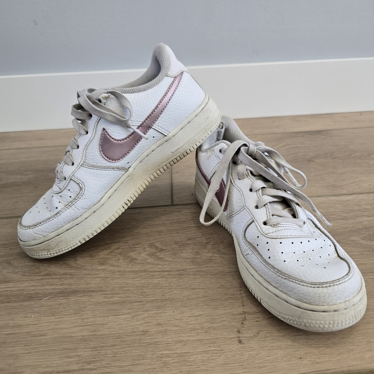 nike af1 low uv reactive swoosh