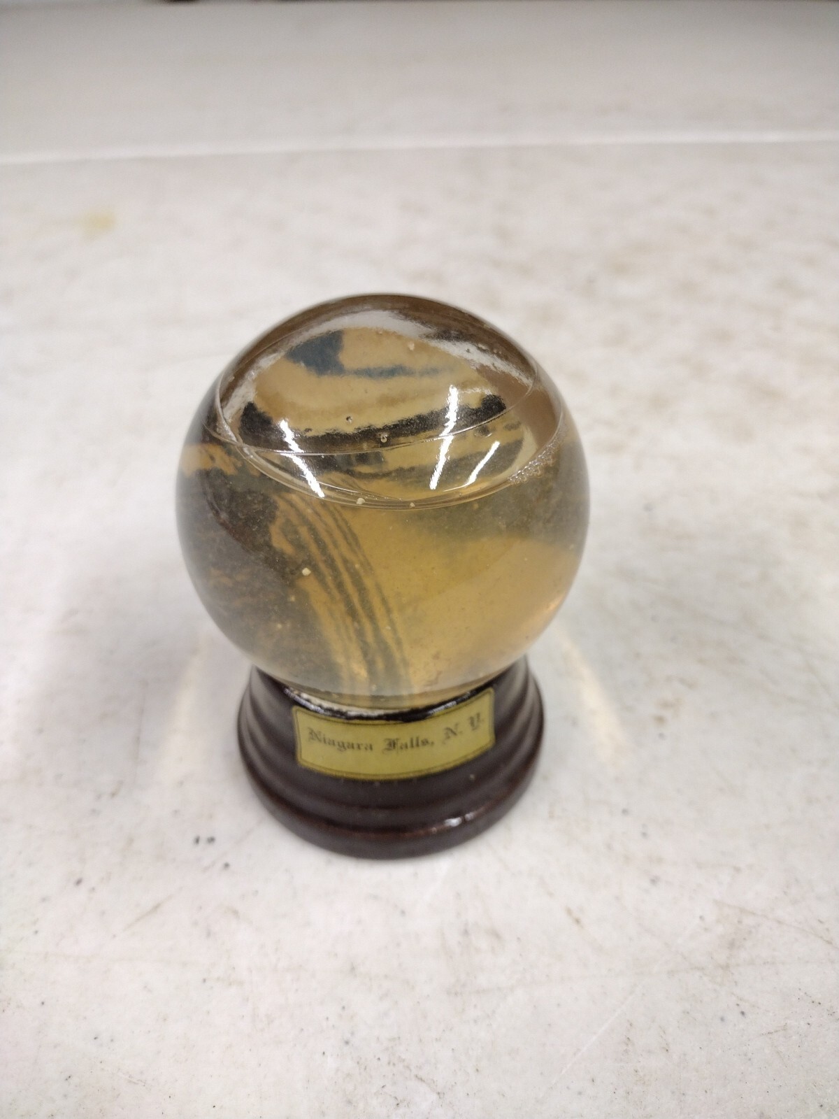 vintage-early-niagara-falls-n-y-souvenir-snow-globe-atlas-crystal