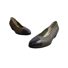 Vintage Salvatore Ferragamo Women's Olive Green Flat Shoes Sz 8B