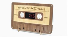 Gro&szlig;e Retro Cassette Tape Styled Laser Cut Digitaluhr