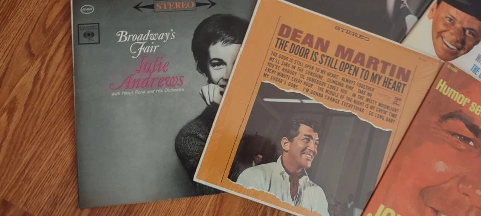 Over 70  Vinyl Records Elvis, Sinatra, Dean Martin, Bill Cosby, JFK, autographed Foto 2 de 4