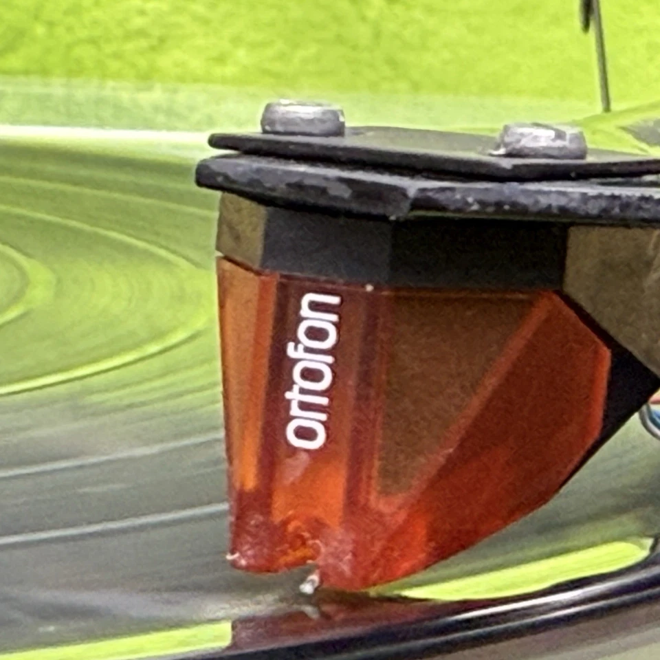 Pro-Ject Debut Carbon EVO Turntable + ORTOFON Red 2M Cartridge + Acrylic Platter - Image 3 of 4