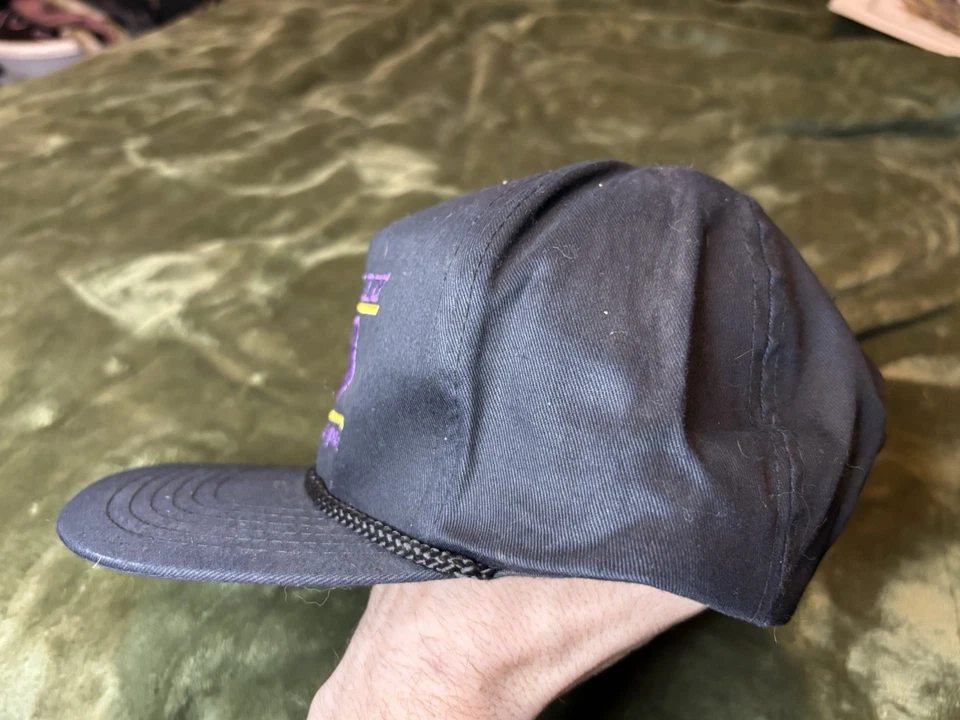 Sombrero De Colección 40 Cumpleaños Negro Snap Back Gorra Finalmente 40 So Happy I Could Puke Foto 3 de 4