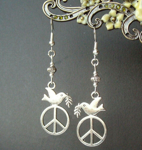 Pretty Dove and Peace Symbol Charm Dangly Earrings - Afbeelding 1 van 3