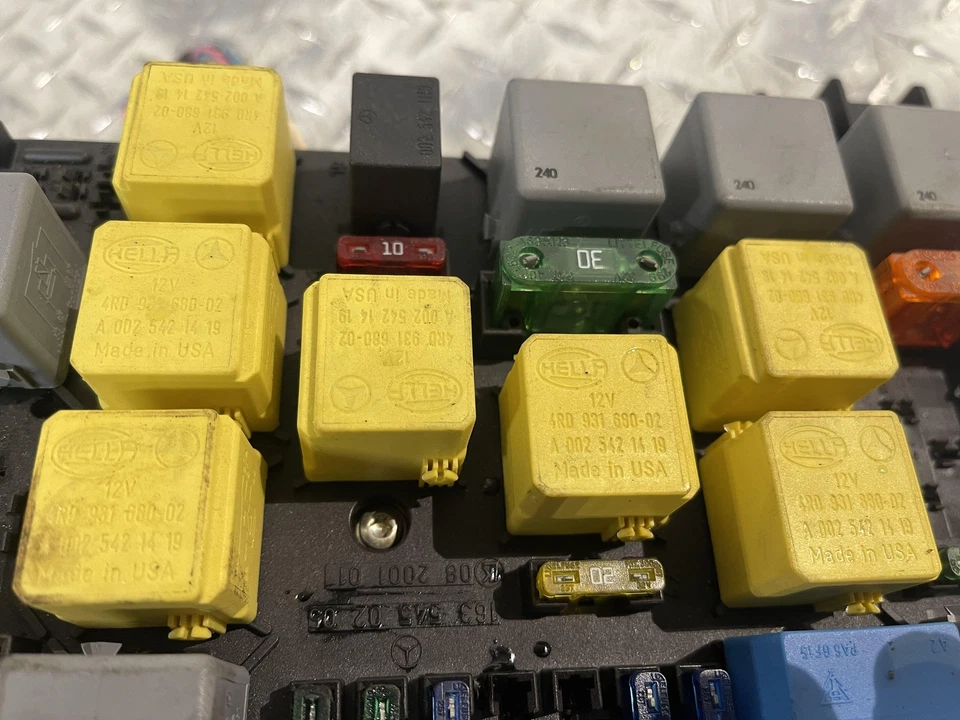 Caja de fusibles motor Mercedes Benz ML55 AMG W163 ML500 1998-2005 con módulo de confort Foto 4 de 4