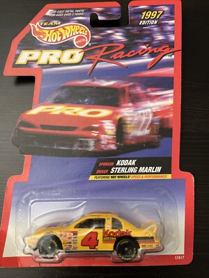 Hot Wheels Pro Racing #4 Sterling Marlin Kodak 1997 NASCAR 1:64 New