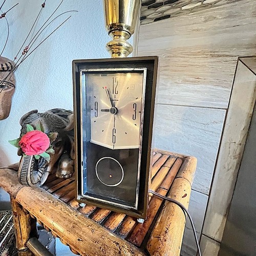 70s Vintage Sunbeam 880-100 Malibu Electric Table Top Mantle Clock with Pendulum - Picture 5 of 5