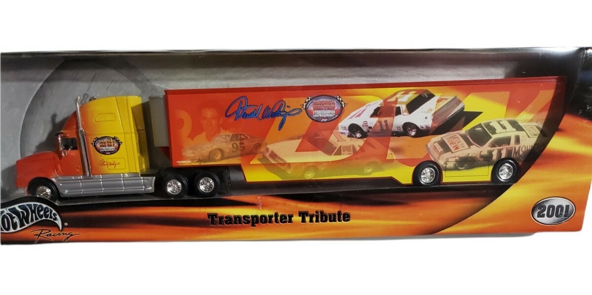 ホットウィール　NASCAR　TRANSPORTER Hot Wheels Racing 1:64 scale Transporter Tribute 2001