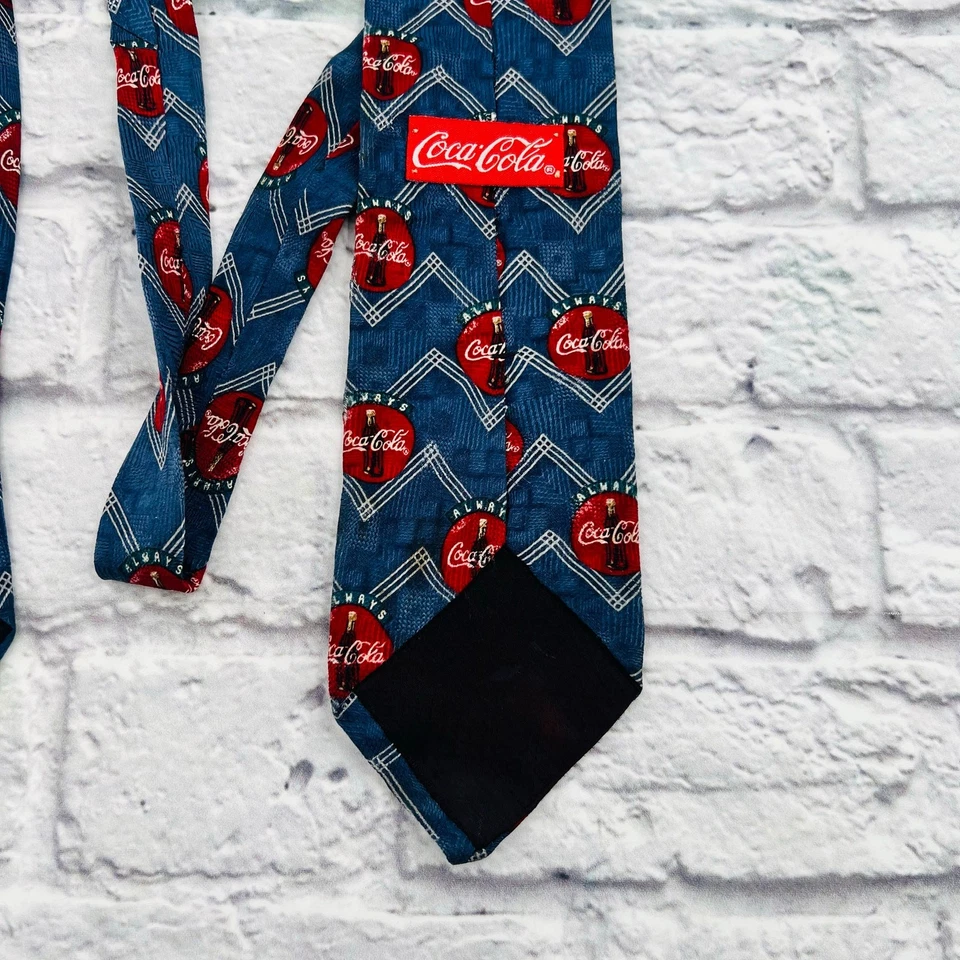 Corbata retro de seda para hombre COCA COLA 4"x58,5" gris/azul/rojo Foto 3 de 4