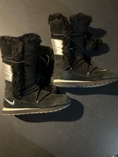 Nike Women s Winter Boots Size 10, Pom Pom,  ...