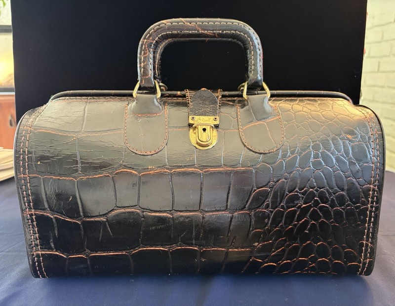 VTG.50’s UPJOHN Faux Gator Top Grain Cowhide HOMA Brass Clasp Doctor Satchel Bag