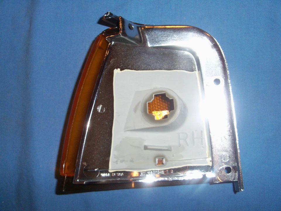 1988 Oldsmobile Olds Firenza Passenger Side Lamp Right Corner Light NOS OEM - Image 3 of 4