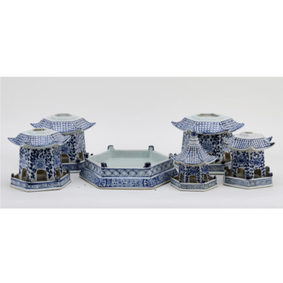 CHINESE ORIENTAL BLUE AND WHITE PORCELAIN PAGODA 29 CHINESE ORIENTAL BLUE AND WHITE PORCELAIN PAGODA 29