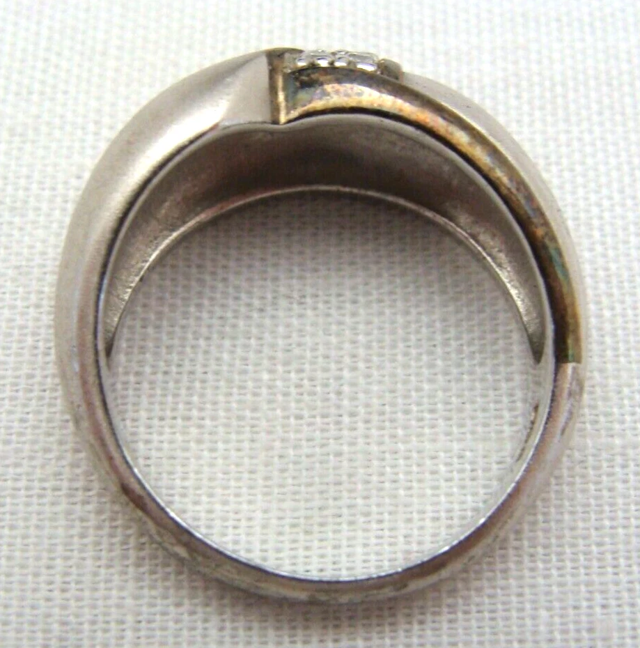 Anillo abovedado de plata de ley con piedras transparentes y adornos de bronce talla 7,5 Foto 4 de 4