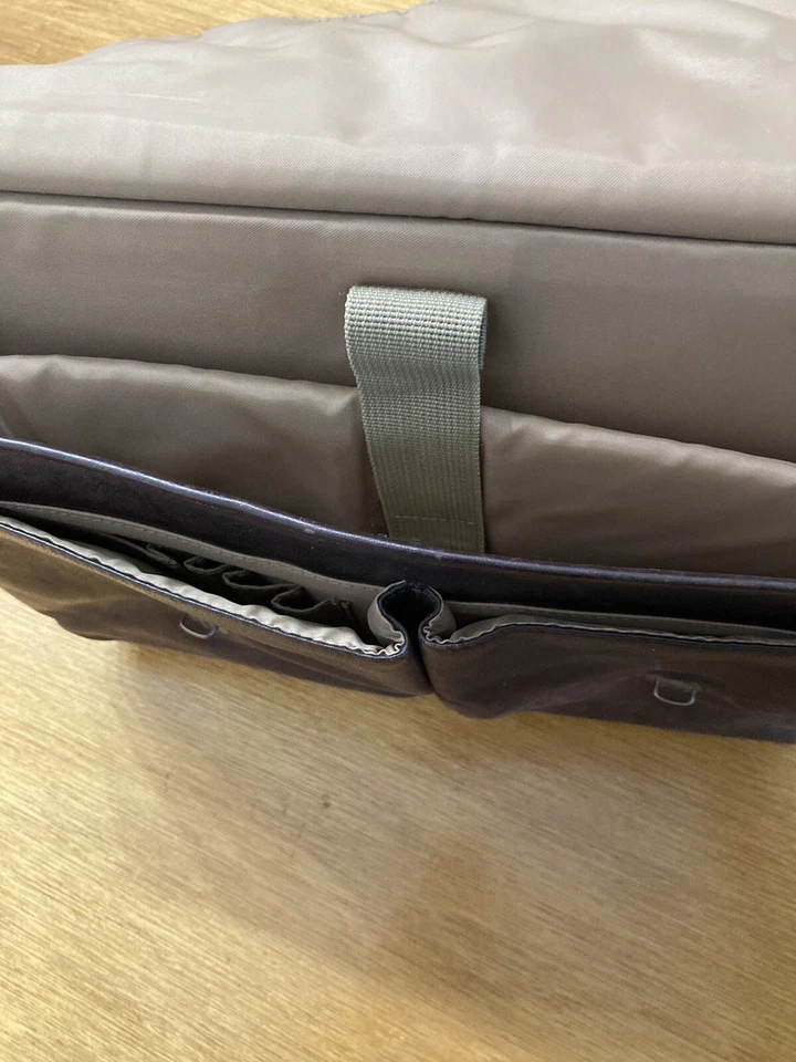 Solo D535-3 Warren 16 1/2" x 5" x 13" Espresso Executive Leather Briefcase Used - Image 4 of 4