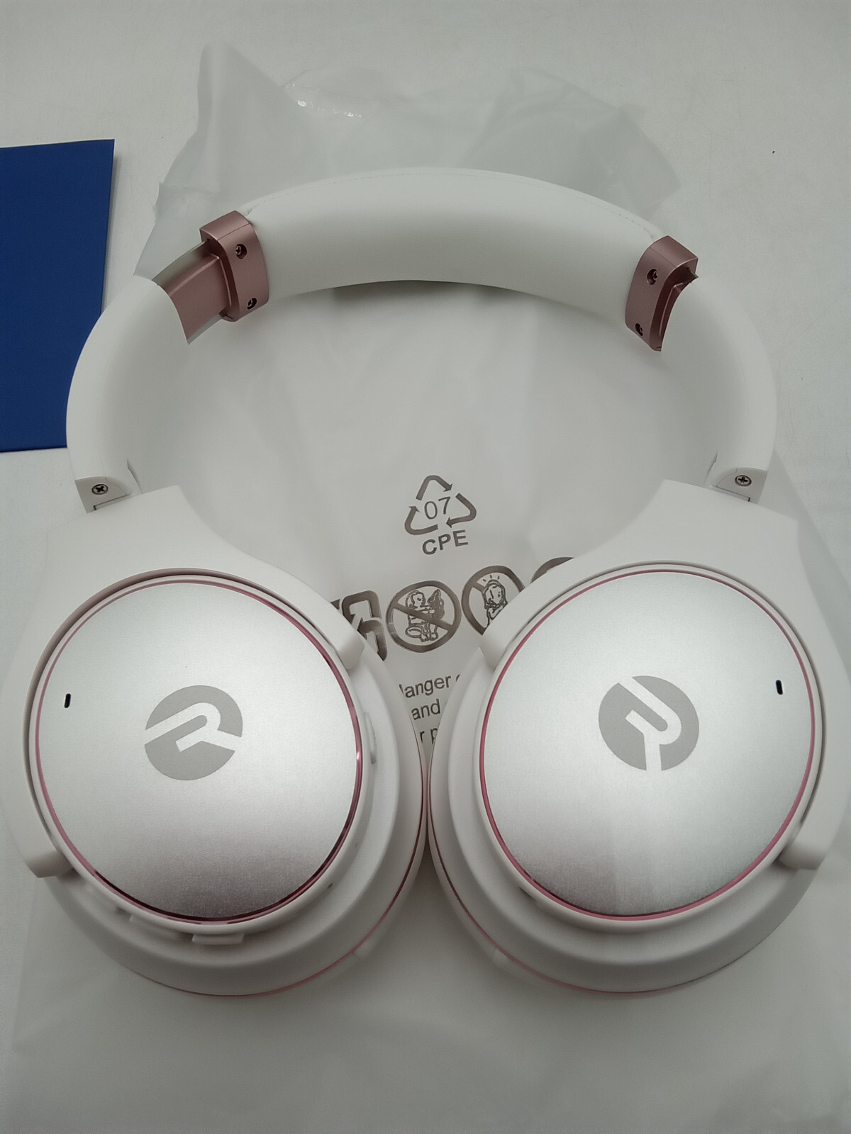 Raycon Everyday White Rose Gold Wireless Bluetooth Over The Ear Headphones
