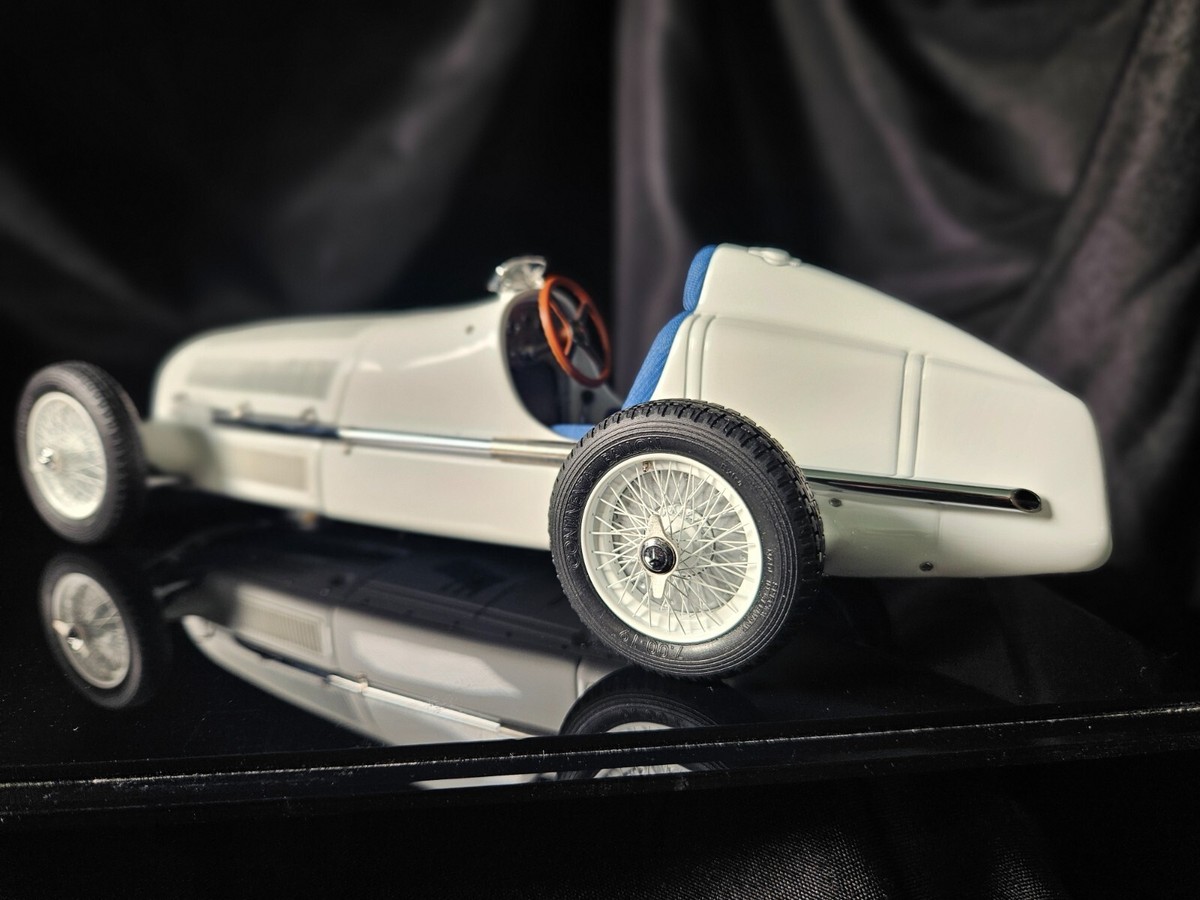 CMC Mercedes 1934 W25 Silver & White Set 1:18 Scale Inv. #2790