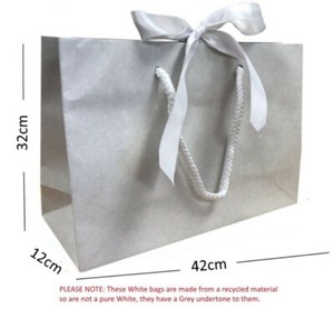 tying gift bolsa handles