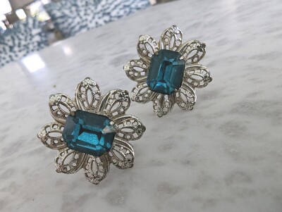 Vintage Emerald Cut Blue Aqua Rhinestone Screw Back Earrings Silver Tone  Rare