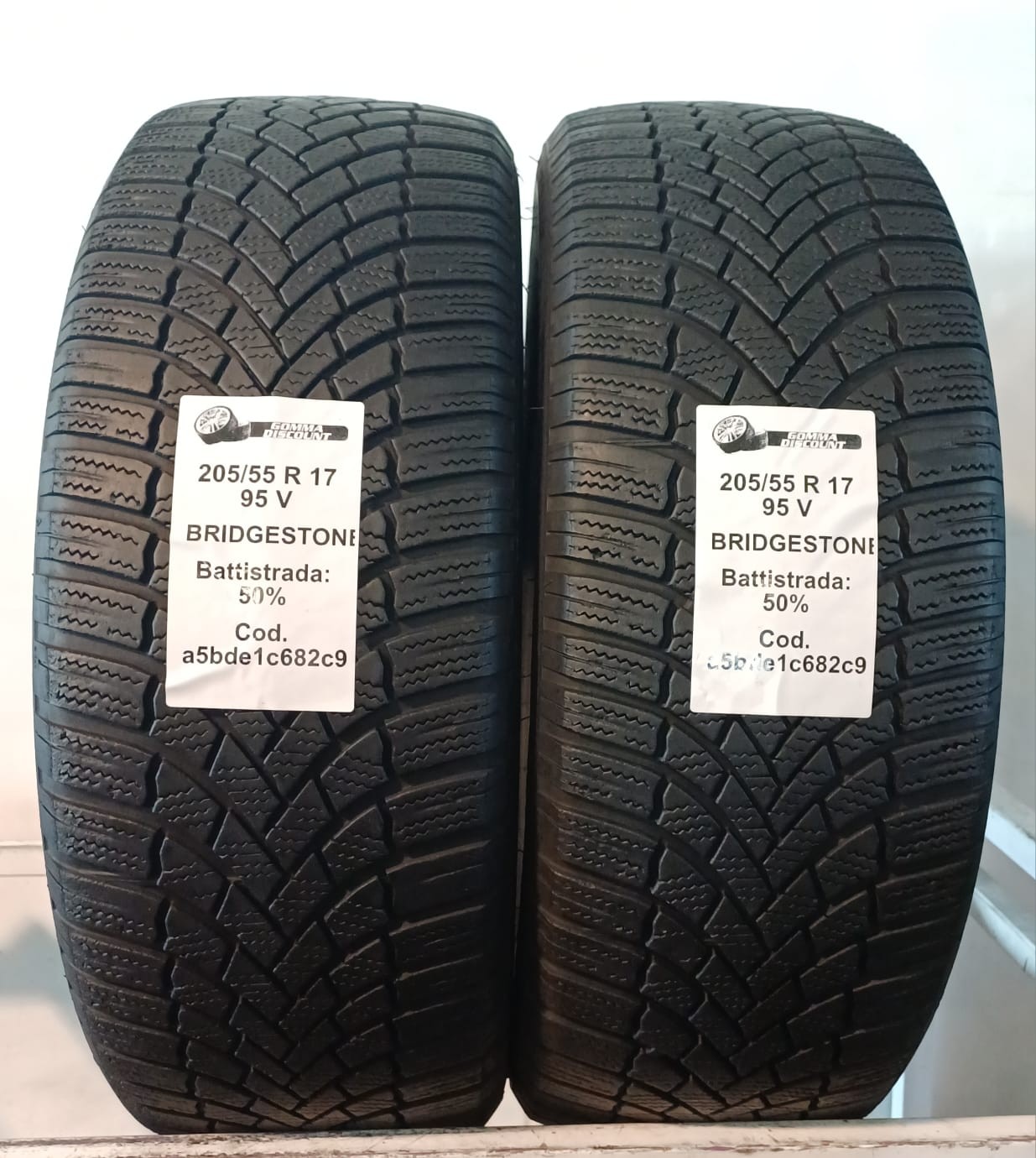 PNEUMATICI USATI PEZZO 2 BRIDGESTONE BLIZZAK LM005 205/55 R17 95V INVERNALI
