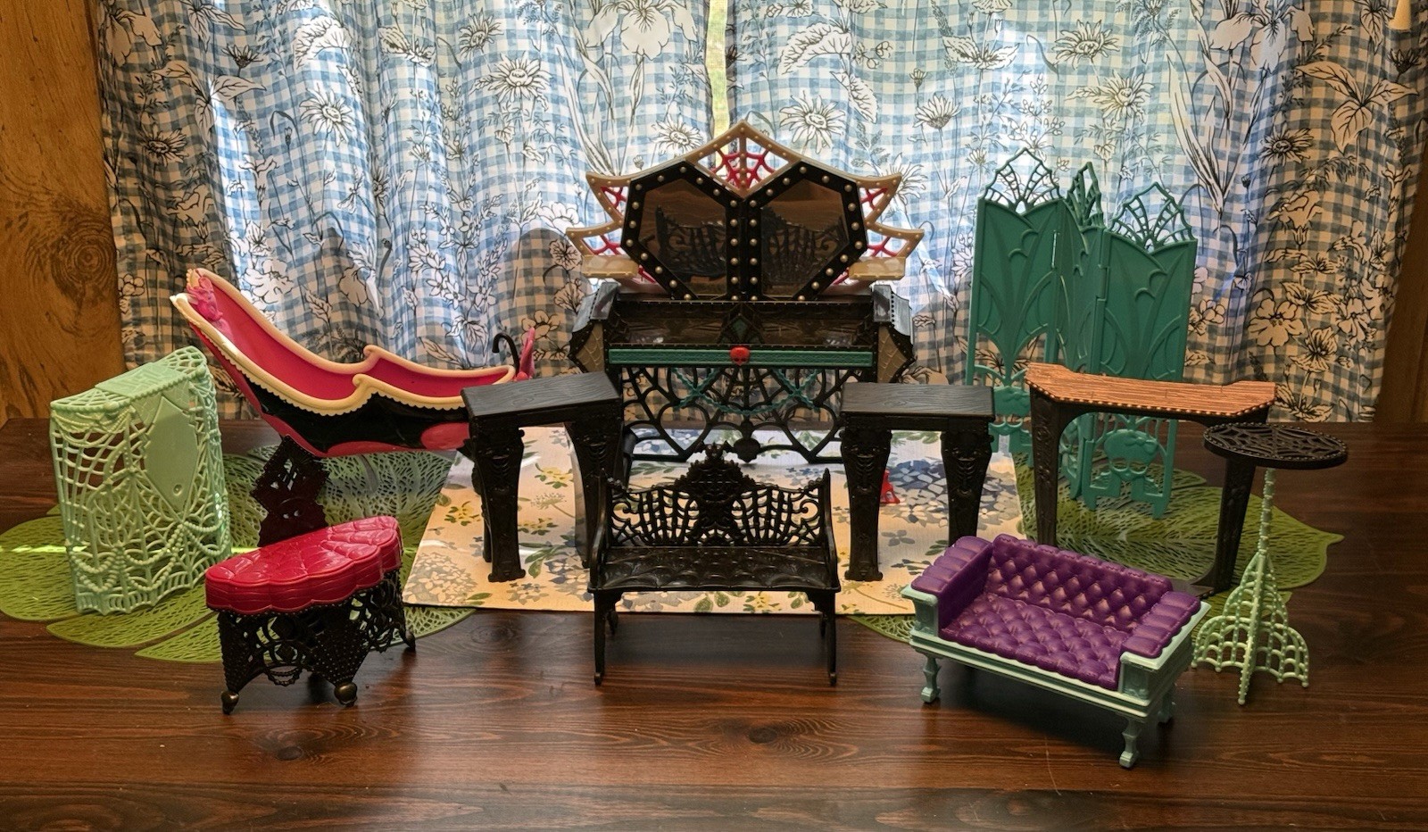 Monster High Furniture 11 Piece Lot Bench  Dressing Room Mantels Claw Tub