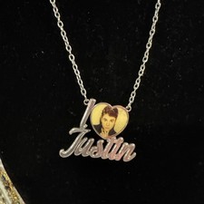 Justin Bieber Metall Herz Logo Halskette Selten Neu mit Etikett