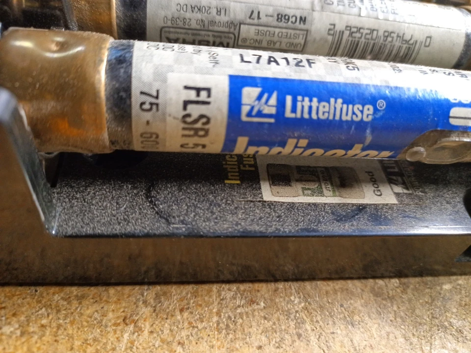 LITTELFUSE LH60030-3P FUSE BLOCK W/ Littlefuse (3) 5 amp Fuses & (1) 3 Amp - Image 3 of 4