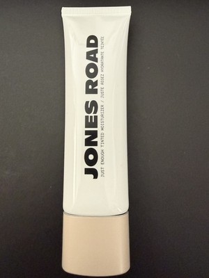 Jones Road Just Enough Tinted Moisturizer medium moyen 