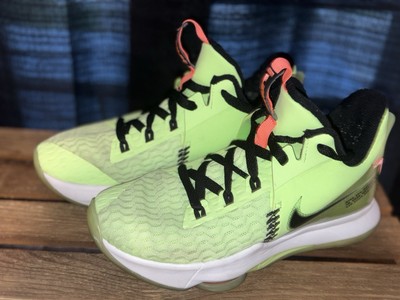 Nike Grinch Lebron Witness V Lime Men's Size 6.5 Basketball Shoes