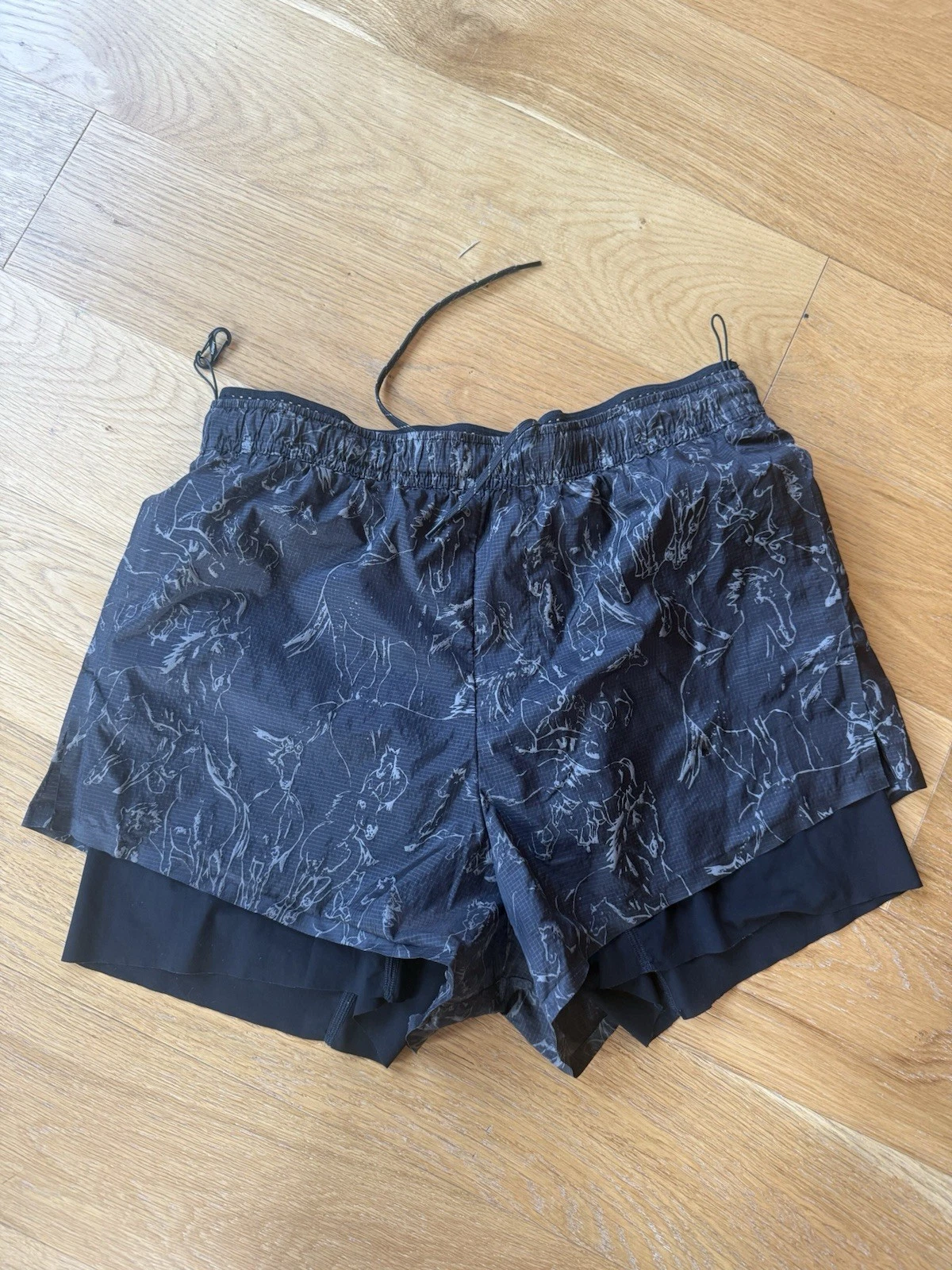Ltd. Ed. Run West Satisfy Running Rippy Trail 3” Shorts Horses Rare Black Grey 2
Opens in a new wind