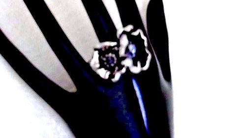 Anillo Freeform Flor Estrás Blanco Talla 6.5 Aleación Tono Plata Muy Bonito - Imagen 2 de 4