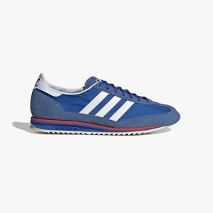 tênis azul da adidas