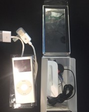 Apple iPod Nano 4 GB Silver 2nd Generation (MA426LL/A)