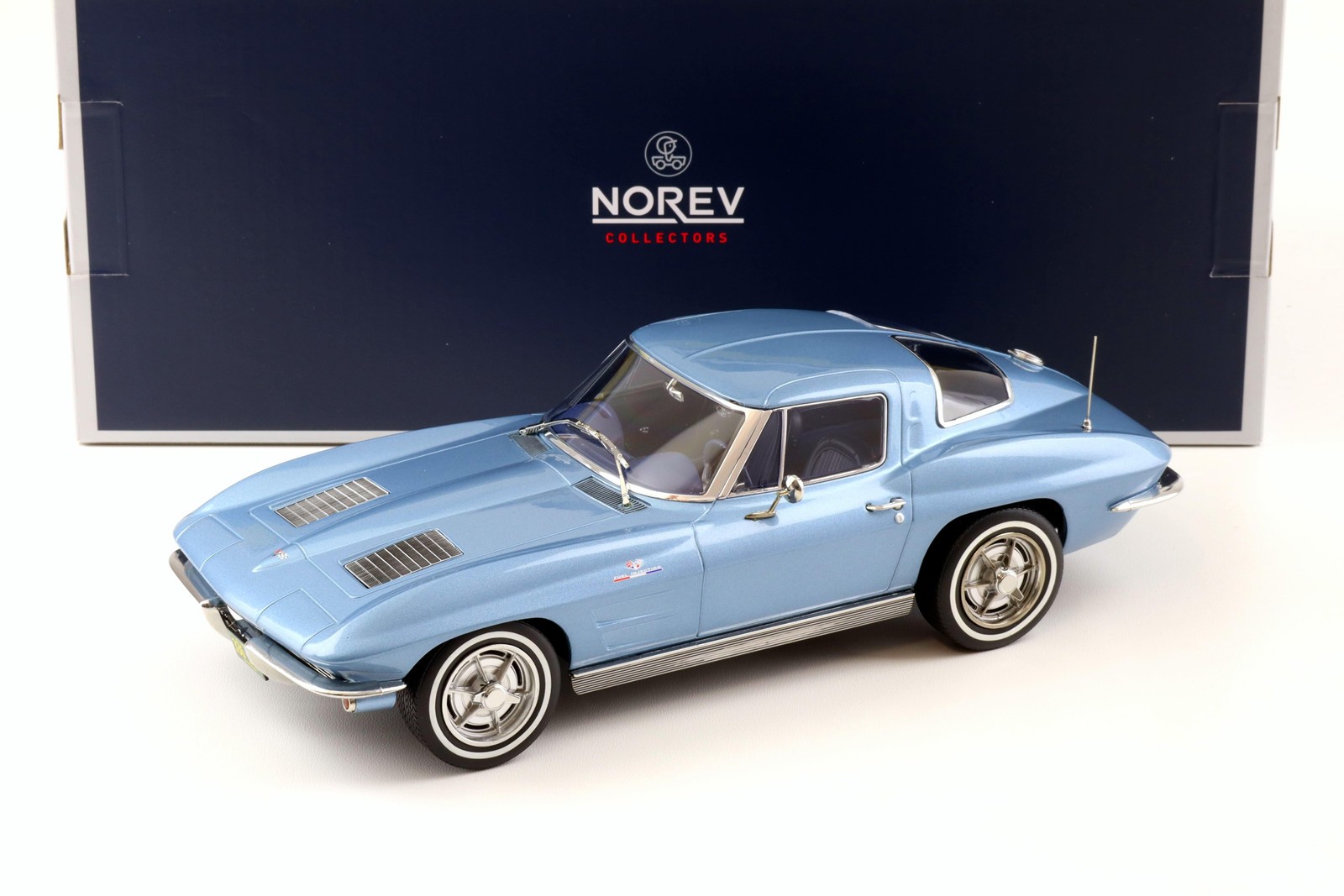 1:18 Norev Chevrolet Corvette Sting Ray Coupe 1963 Light Metallic Blue