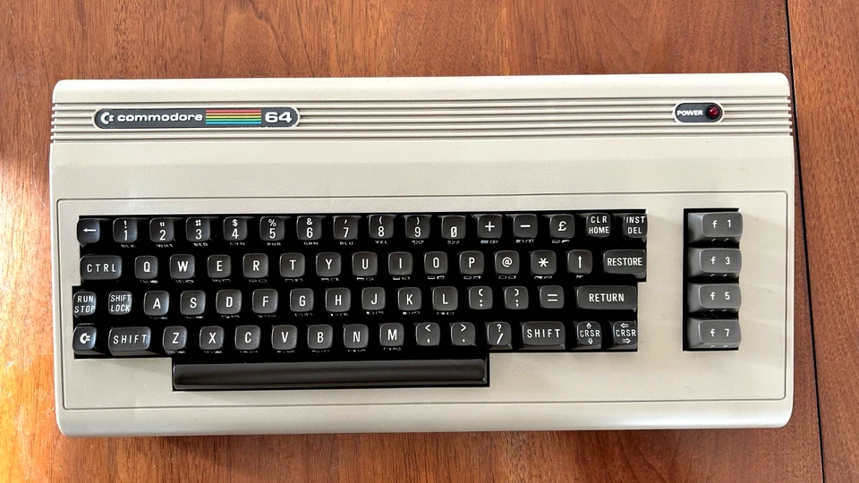 COMMODORE 64 Biscottone + accessori . ANCHE DA ESPOSIZIONE (1 MESE GARANZIA) - Immagine 3 di 4