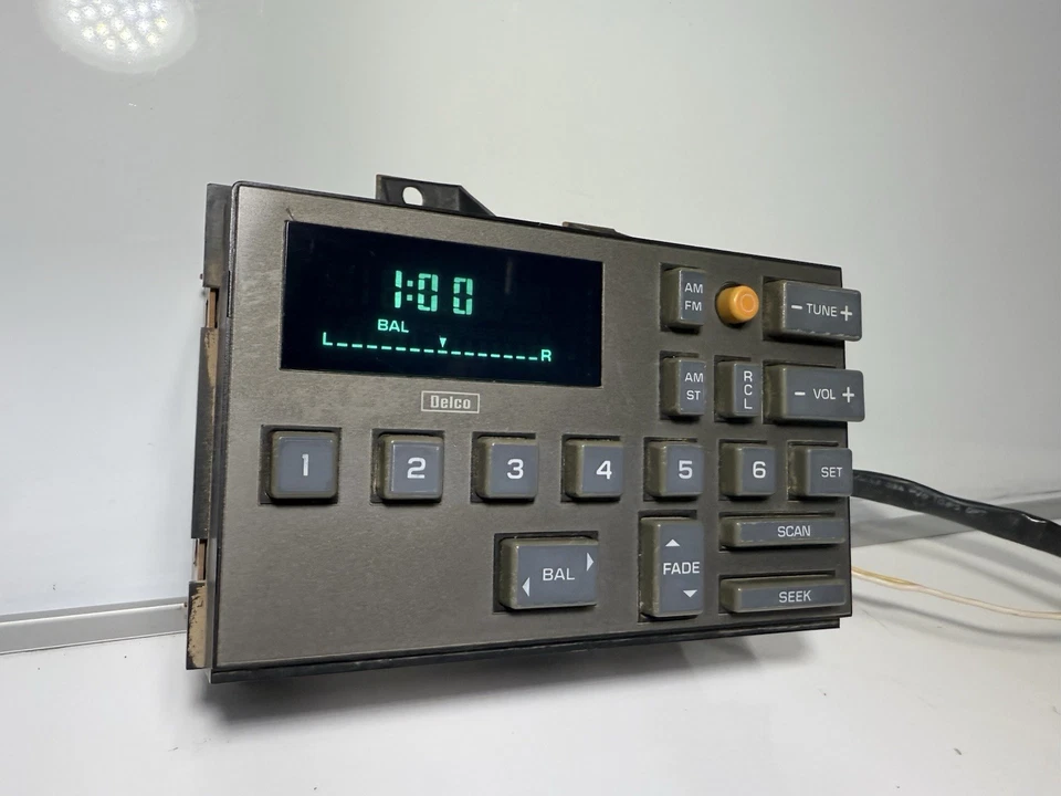 1988-1994 Chevy GMC TRUCK C1500 Suburban Factory Radio Tuner Display Stock OEM - Image 4 of 4