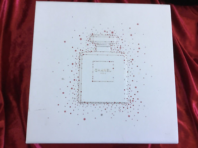 Chanel Karton/Box/ Schachtel/Geschenkverpackung aus früherer Weihnachtsedition