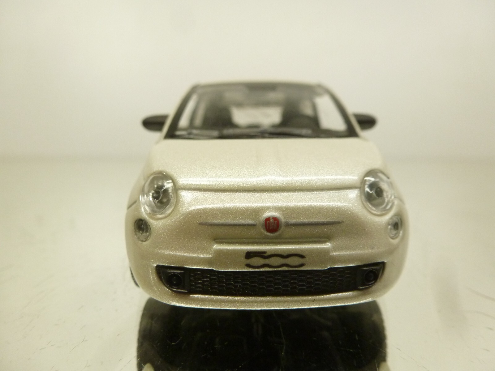 Foto 2 van NOREV FIAT 500 - PEARL WHITE  1:43 - GOOD CONDITION - 215