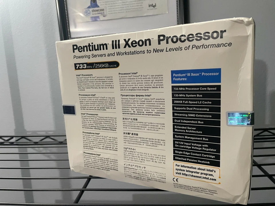Intel Pentium III Xeon 733 MHz (BX80526KZ733256) Processor - Image 2 of 2