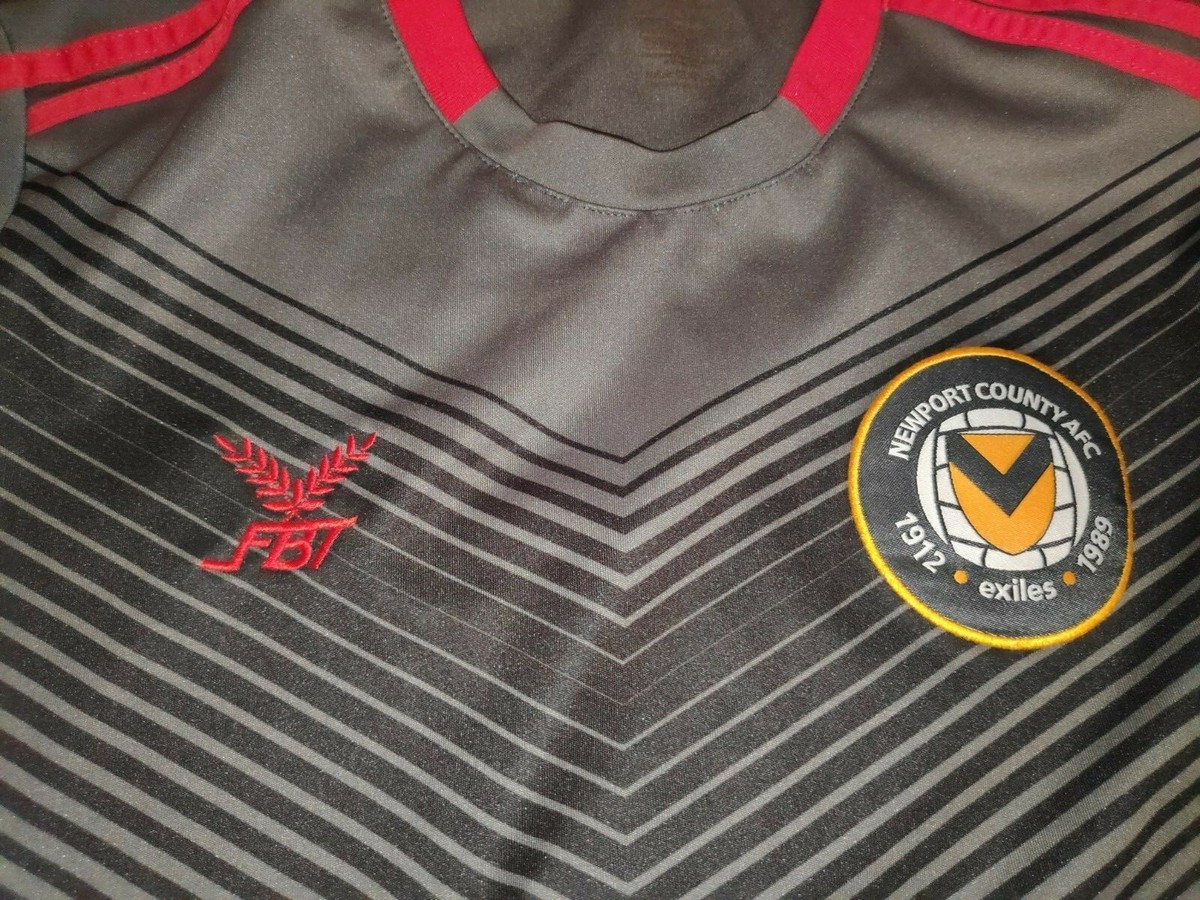 Vintage FBT NEWPORT COUNTY AFC 2017-2018 Fussballtrikot Trikot Vintage FBT NEWPORT COUNTY AFC 2017-2018 Fussballtrikot Trikot