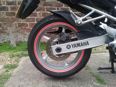 NASTRO ADESIVO STRISCE GIALLO FLUORESCENTE RUOTE CERCHI AUTO MOTO CHAFT 7 Mm - Foto 5