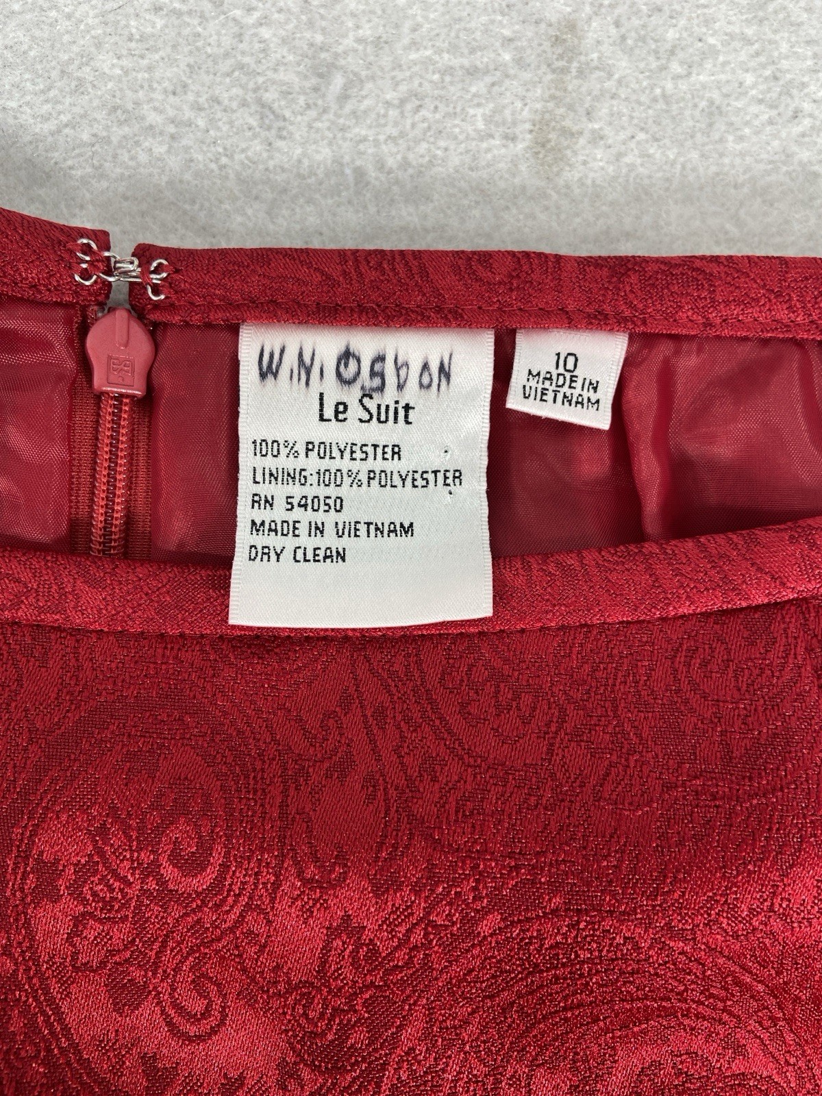 Le Suit 2PC Skirt Suit Womens 10 Red Blazer Buttons Long Sleeves Quilted Paisley