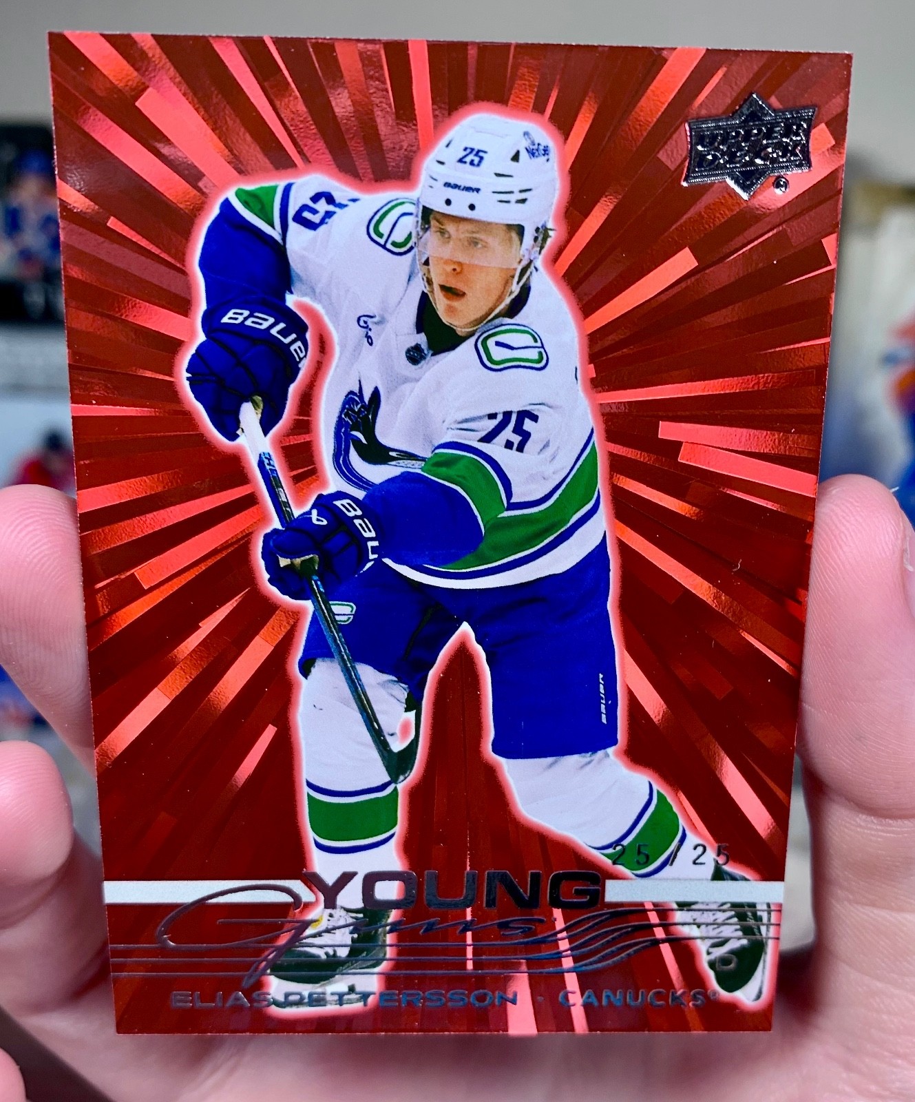 Elias Pettersson 2025-26 Upper Deck Series 1 Outburst Red Young Guns 25/25 #223