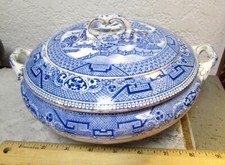 vintage Blue Willow large Serving Bowl w/ lid, Myote, Beautiful Kitchen decor