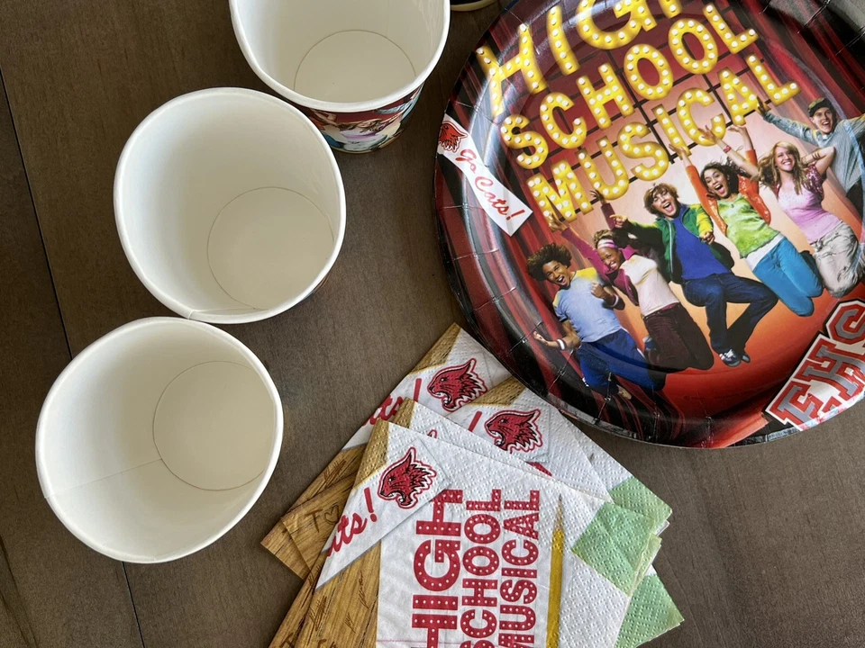 Conjunto de talheres, pratos de papel guardanapos copos pacote festa Disney musical ensino médio - Imagem 4 de 4