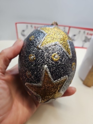5.25” REAL EMU EGG SHELL HAND PAINTED - CHRISTMAS, STARS, Collectible Eggs (OK) - Picture 7 of 9
