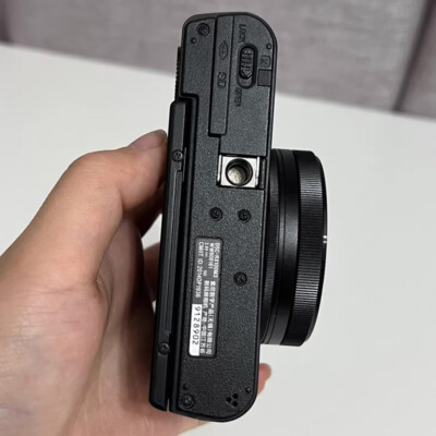 Sony Cyber-shot DSC-RX100 III 20.2MP 2.9x Zoom Compact Digital