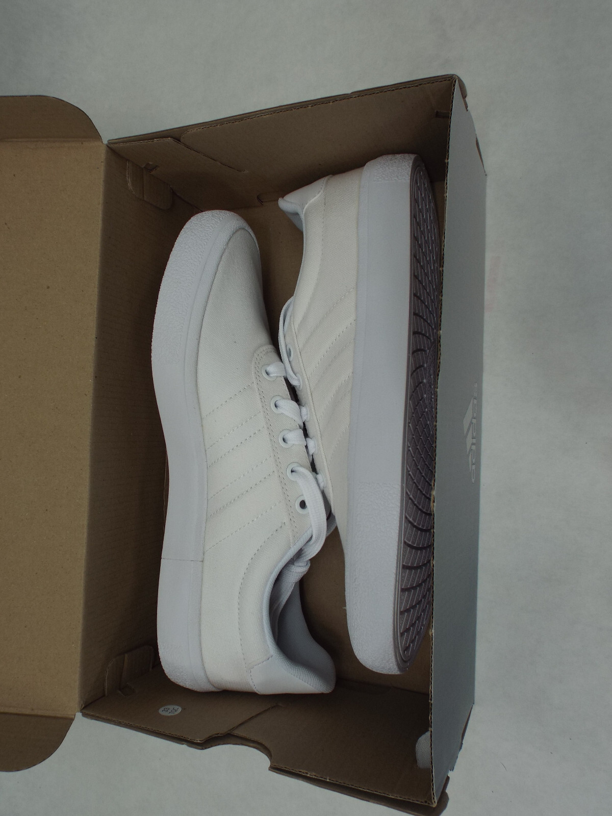 New Womens 9.5 adidas Vulcraid3r White Vegan Skateboard Shoes MSRP $80 GX0872