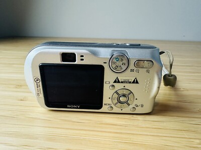 Sony Cyber-shot DSC-P200 7.2MP Digital Camera with case - untested